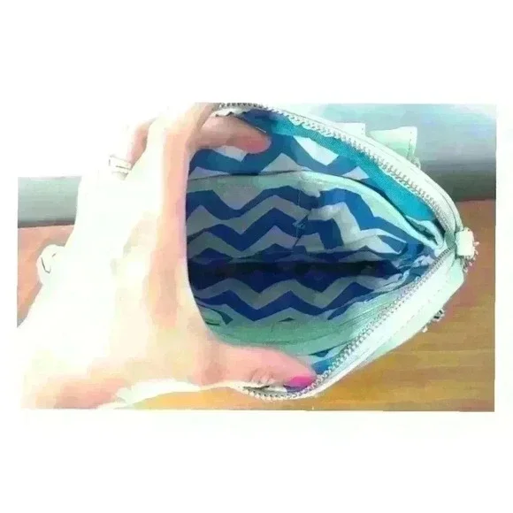 🍁4/$15🍁 VR mini shoulder bag - Picture 3 of 3